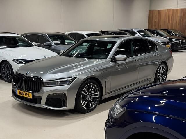 Grijs Gebruikt 2021 BMW 745e Executive Sedan | € 52.950 (Goede deal) - Afbeelding 1/4