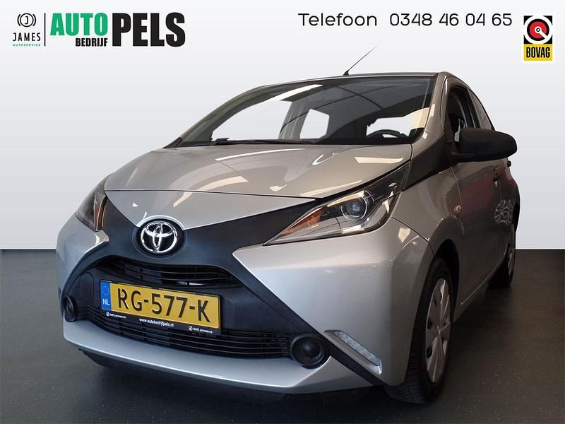 Grijs Gebruikt 2017 Toyota Aygo Hatchback | € 6.750 (Eerlijke prijs) - Afbeelding 1/4