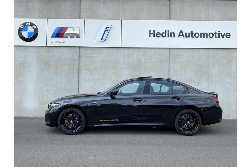 Zwart Gebruikt 2025 BMW 320e Executive Sedan | € 52.880 - Afbeelding 1/3