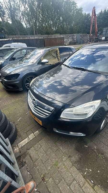 Zwart Gebruikt 2010 Opel Insignia Cosmo Stationwagen | € 650 (Duur) - Afbeelding 1/4