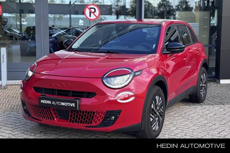 Rood Gebruikt 2024 Fiat 600E Red SUV | € 23.745 (Eerlijke prijs) - Afbeelding 1/4