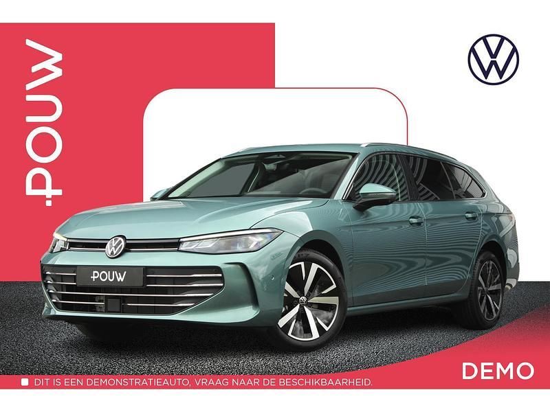 Groen Gebruikt 2025 VW Passat Business Stationwagen | € 49.900 - Afbeelding 1/4