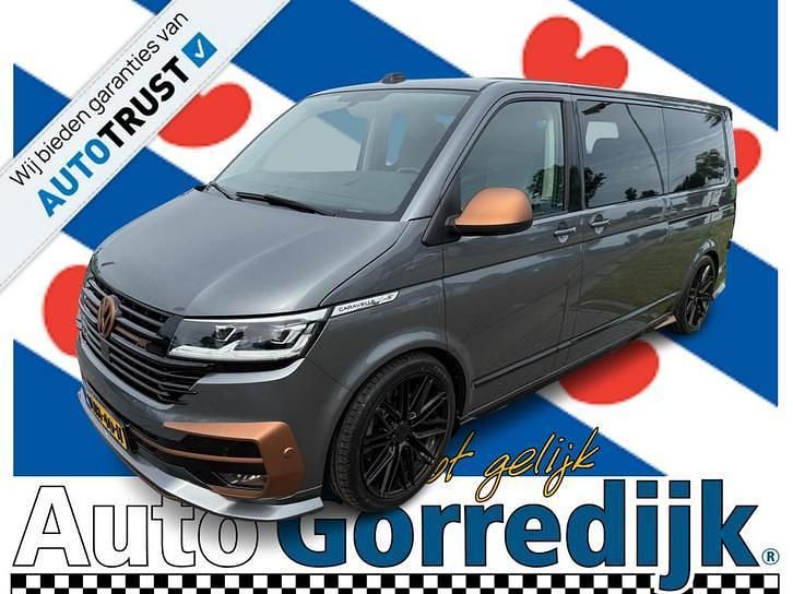 Grijs (metallic) Occasion 2021 VW Caravelle Highline MPV | € 57.999 (Duur) - Afbeelding 1/4