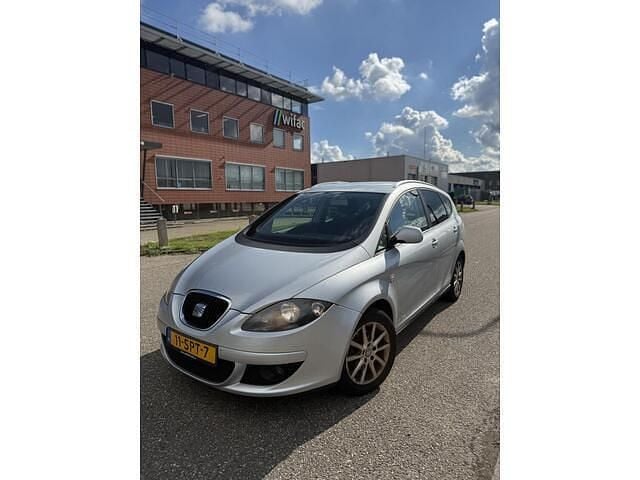 Grijs Gebruikt 2011 Seat Altea XL Copa MPV | € 4.150 (Eerlijke prijs) - Afbeelding 1/4