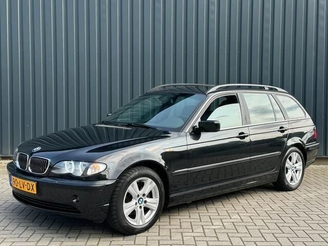 Zwart Gebruikt 2003 BMW 318 Executive Stationwagen | € 2.285 (Iets duurder) - Afbeelding 1/4