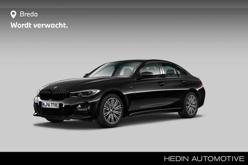 Zwart, metallic lak Gebruikt 2021 BMW 320 Executive Sedan | € 34.880 (Eerlijke prijs) - Afbeelding 1/3