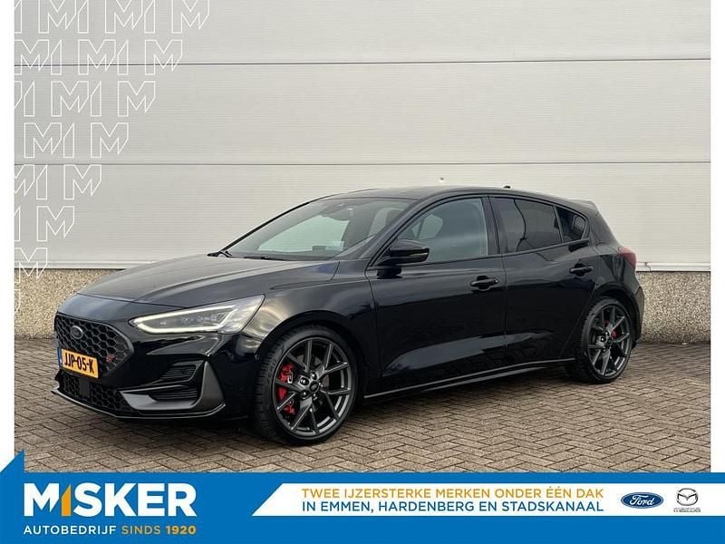 Zwart Occasion 2024 Ford Focus ST Hatchback | € 48.500 (Duur) - Afbeelding 1/4