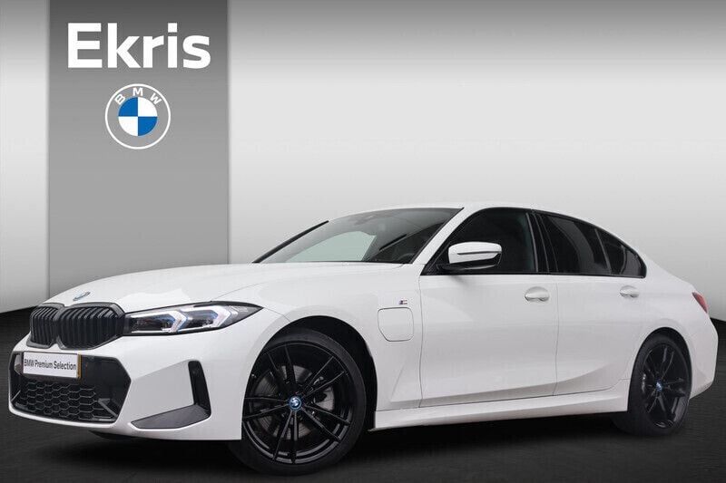 Wit Gebruikt 2024 BMW 330e M Sport Sedan | € 46.900 (Goede deal) - Afbeelding 1/4