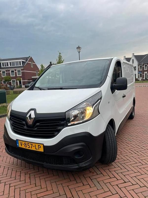 Gebruikt 2018 Renault Trafic MPV | € 6.250 (Super prijs) - Afbeelding 1/4
