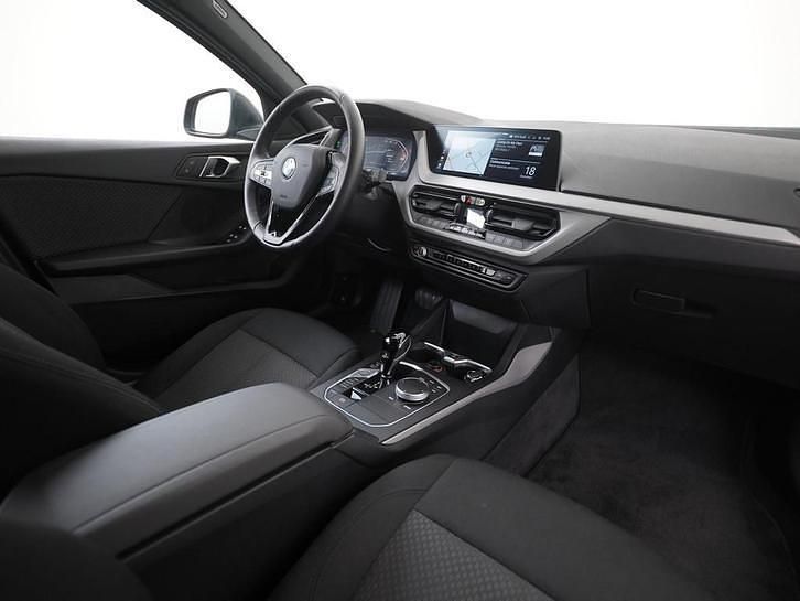 Occasion BMW 118 Executive 140 PK (102 kW) 2022 Blacksapphire metallic (475) Hatchback