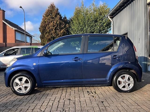 Occasion Daihatsu Sirion 87 PK (63 kW) 2006 Blauw Hatchback