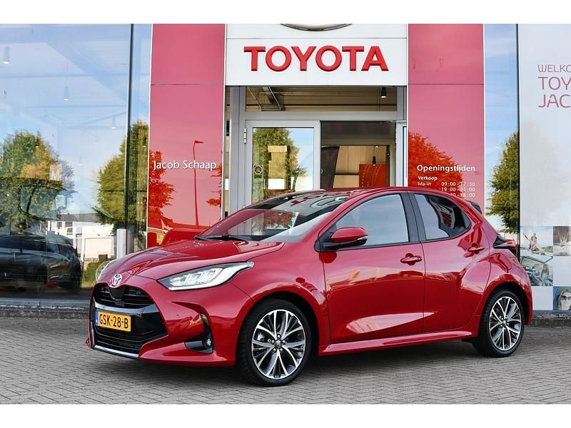 Occasion Toyota Yaris Executive 131 PK (96 kW) 2024 Rood Hatchback