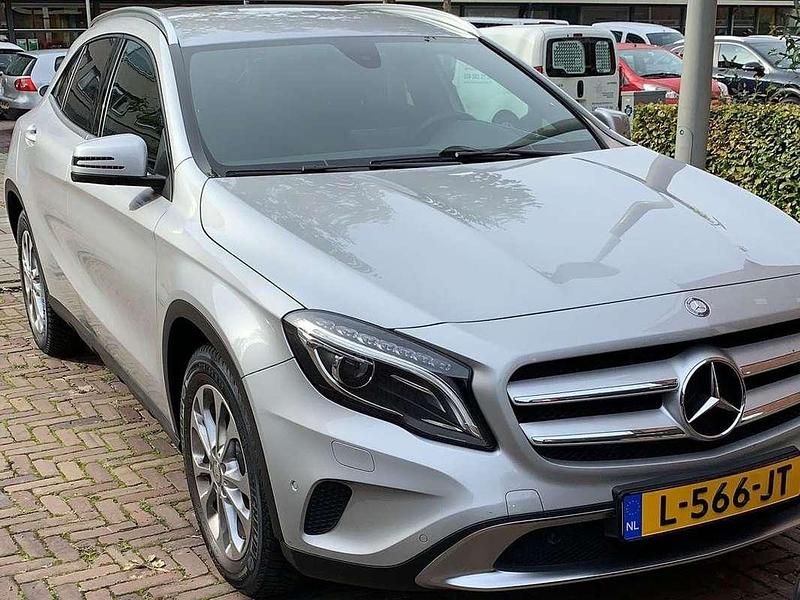 Zilver Gebruikt 2016 Mercedes GLA180 Ambition SUV | € 16.000 (Eerlijke prijs) - Afbeelding 1/2