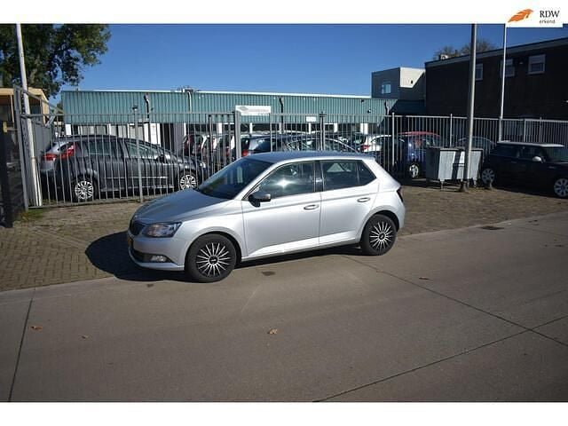 Grijs Occasion 2015 Skoda Fabia Ambition Hatchback | € 5.950 (Goede deal) - Afbeelding 1/4