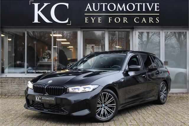 Zwart Gebruikt 2023 BMW 320 Executive Stationwagen | € 44.950 (Iets duurder) - Afbeelding 1/4