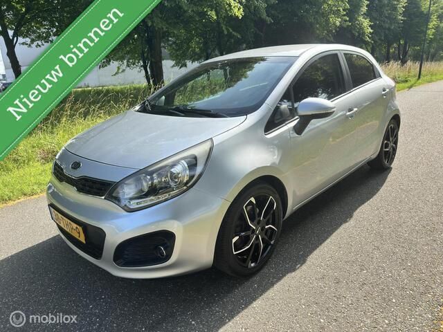 Grijs Gebruikt 2012 Kia Rio Hatchback | € 6.799 (Eerlijke prijs) - Afbeelding 1/4