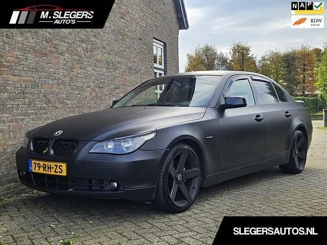 Zwart Gebruikt 2005 BMW 525 Sedan | € 3.950 (Goede deal) - Afbeelding 1/4