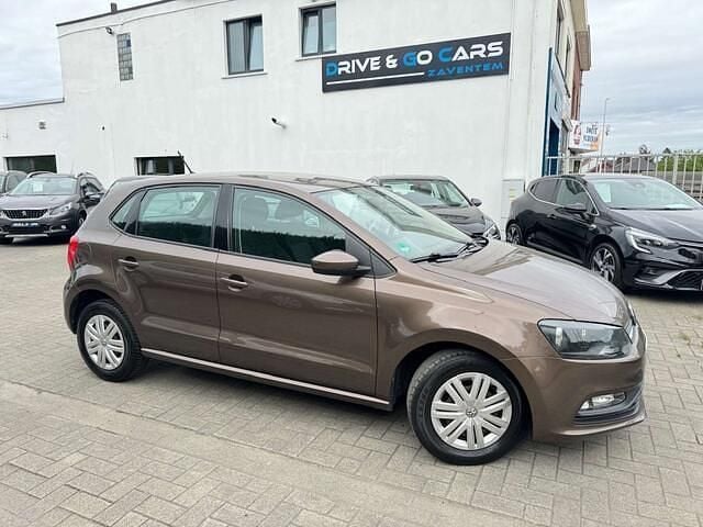 Bruin Gebruikt 2016 VW Polo Sedan | € 7.450 (Eerlijke prijs) - Afbeelding 1/4