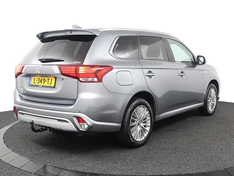 Occasion Mitsubishi Outlander Intense 135 PK (99 kW) 2021 Grijs SUV