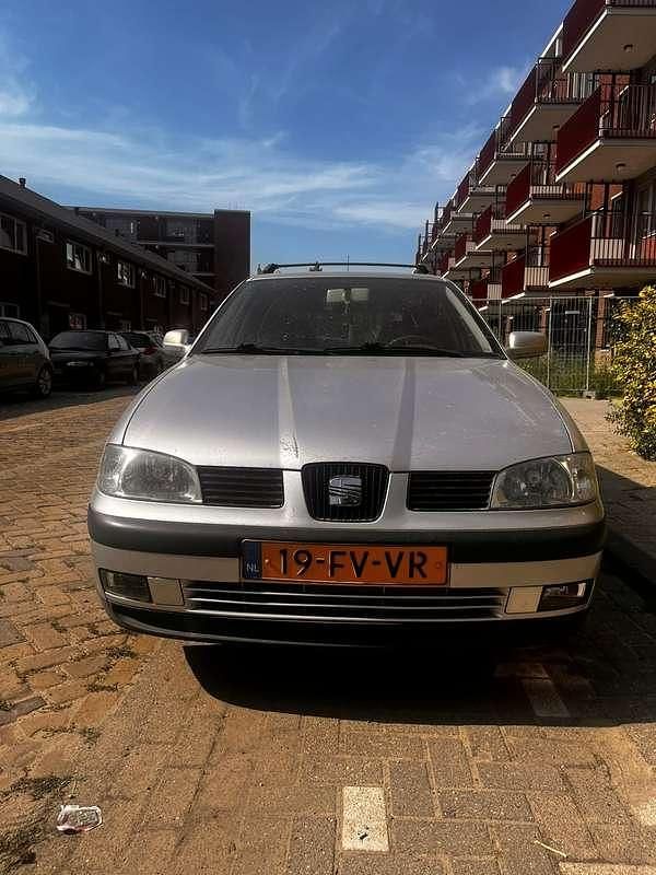 Zilver Gebruikt 2000 Seat Cordoba Stella Stationwagen | € 650 - Afbeelding 1/4