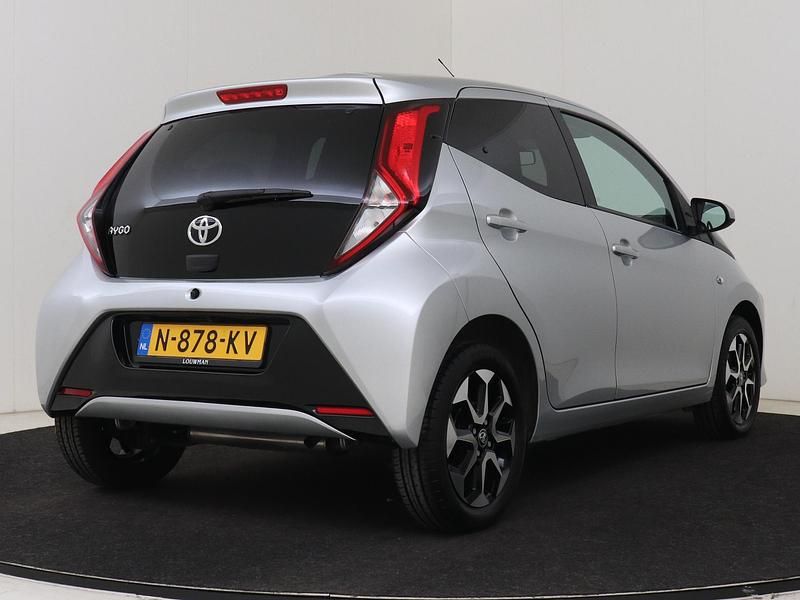 Occasion Toyota Aygo 72 PK (52 kW) 2021 Grijs metallic Hatchback
