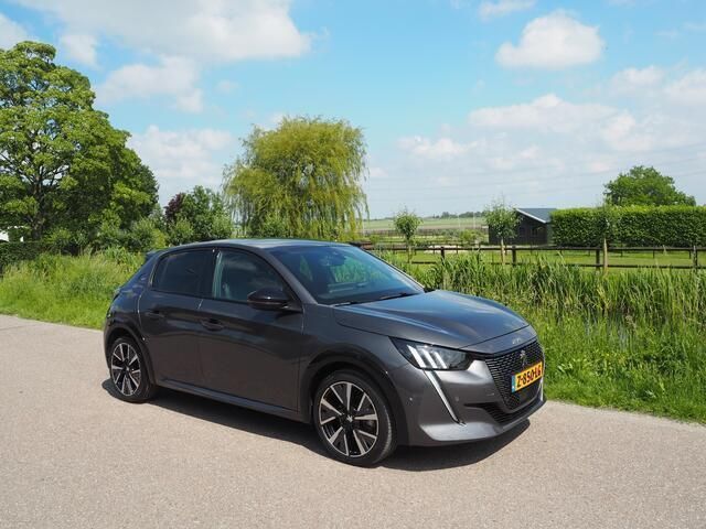 Grijs Gebruikt 2021 Peugeot 208 GT Hatchback | € 23.450 (Iets duurder) - Afbeelding 1/4