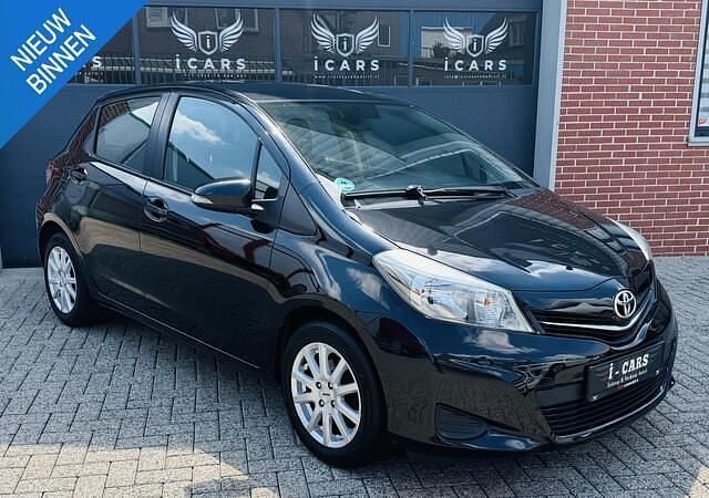Zwart Gebruikt 2012 Toyota Yaris Life Hatchback | € 6.400 (Eerlijke prijs) - Afbeelding 1/4