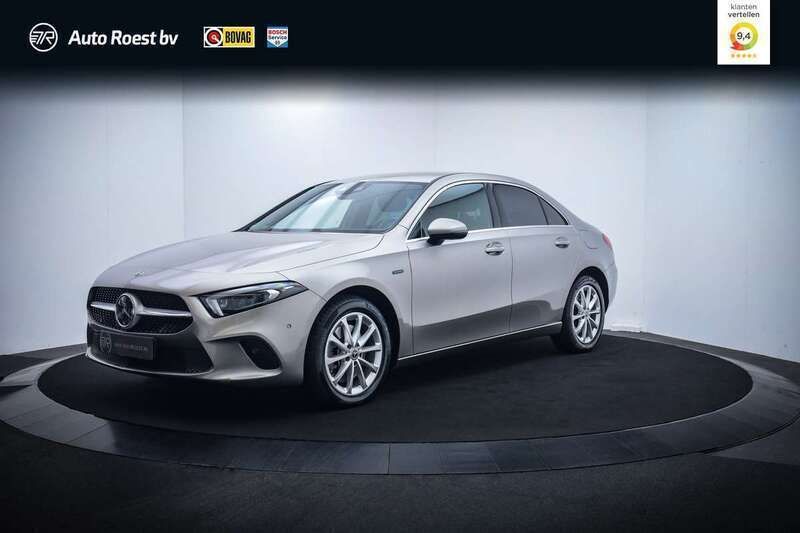 Grijs Gebruikt 2020 Mercedes A250 Luxury Sedan | € 25.950 (Goede deal) - Afbeelding 1/4