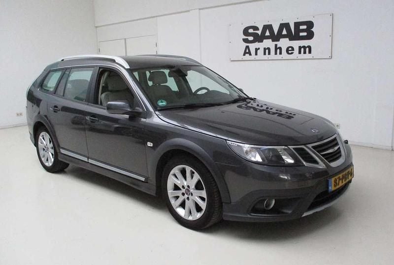 Grijs, metallic lak Gebruikt 2011 Saab 9-3X Vector Stationwagen | € 5.995 - Afbeelding 1/4