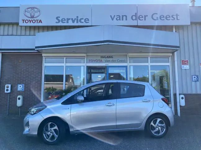 Gebruikt 2017 Toyota Yaris Hybrid Trend Hatchback | € 13.945 (Eerlijke prijs) - Afbeelding 1/4