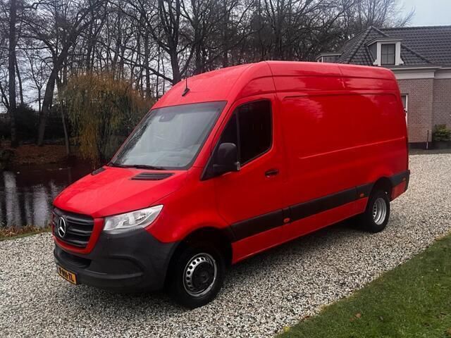 Rood Gebruikt 2019 Mercedes Sprinter Van | € 16.450 (Eerlijke prijs) - Afbeelding 1/4