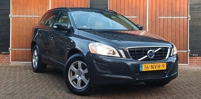 Grijs (metallic) Gebruikt 2010 Volvo XC60 Kinetic SUV | € 8.750 (Goede deal) - Afbeelding 1/4