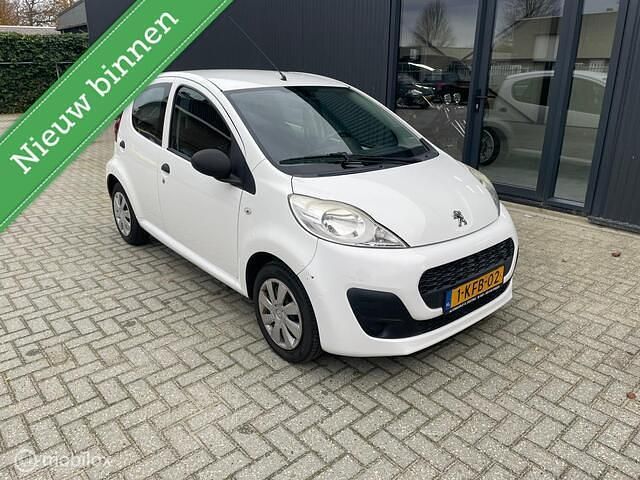 Wit Gebruikt 2013 Peugeot 107 Access Hatchback | € 2.750 (Eerlijke prijs) - Afbeelding 1/4