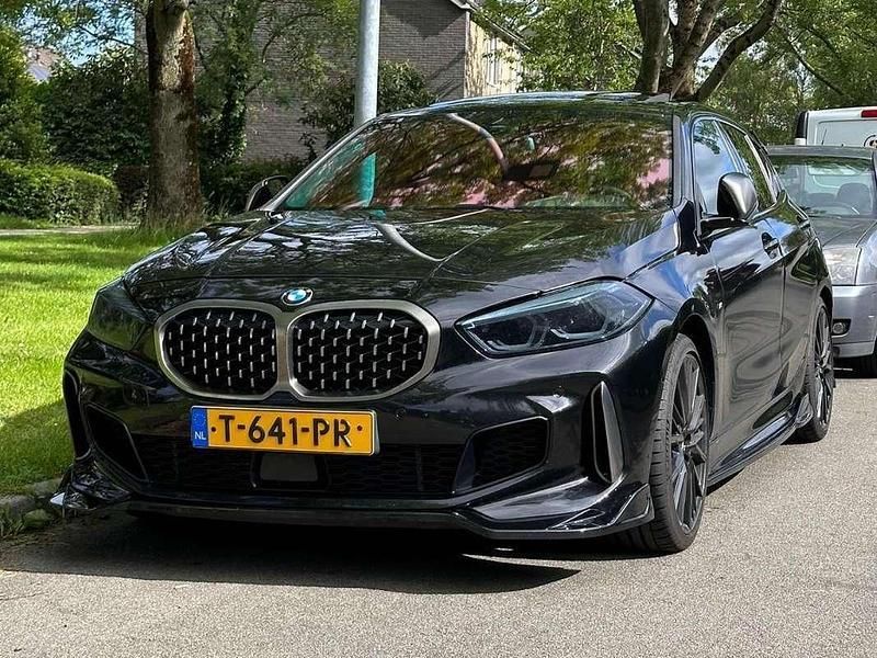 Zwart Gebruikt 2019 BMW M135 Hatchback | € 28.995 (Eerlijke prijs) - Afbeelding 1/4