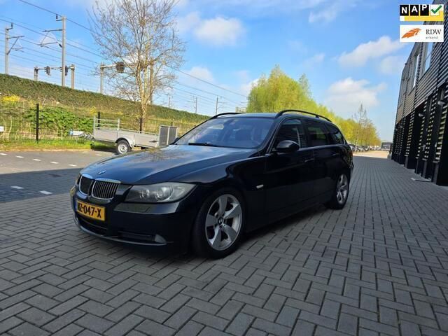 Zwart Gebruikt 2008 BMW 325 Executive Stationwagen | € 3.450 (Goede deal) - Afbeelding 1/4