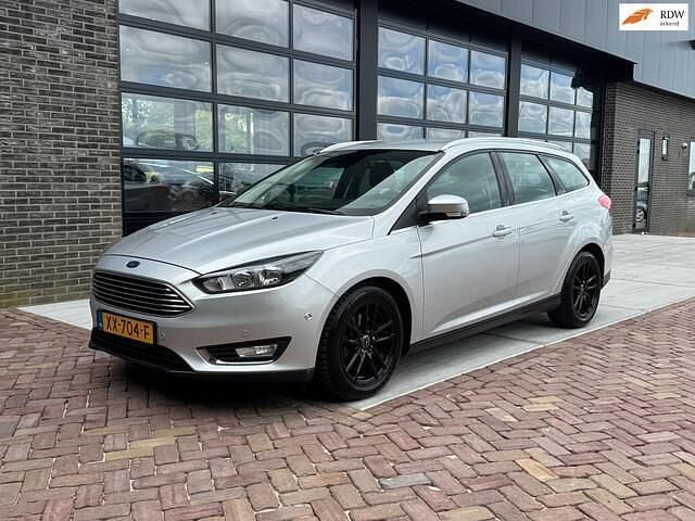 Grijs Gebruikt 2015 Ford Focus Titanium Stationwagen | € 9.975 (Eerlijke prijs) - Afbeelding 1/4