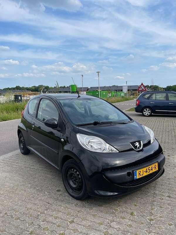 Zwart Gebruikt 2006 Peugeot 107 Hatchback | € 1.000 (Goede deal) - Afbeelding 1/4