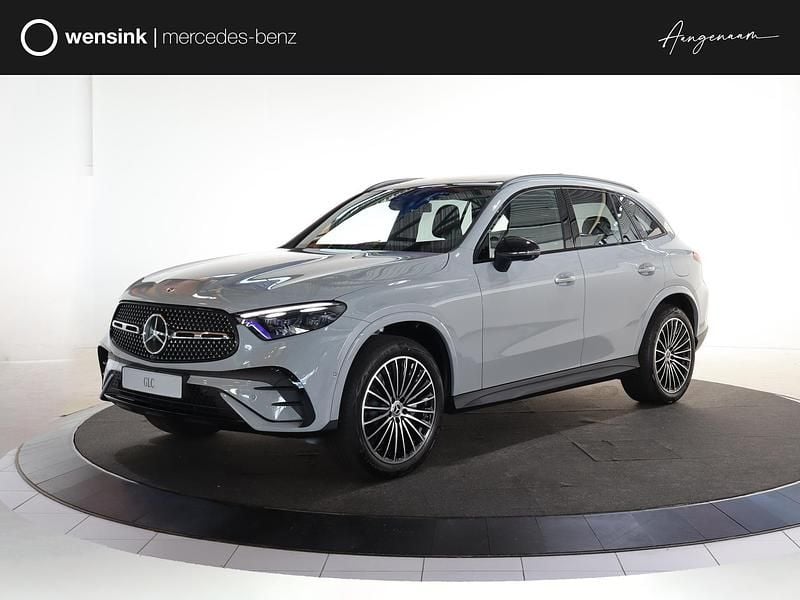 Grijs Nieuw 2025 Mercedes GLC300e Sport Edition SUV | € 90.016 (Duur) - Afbeelding 1/4