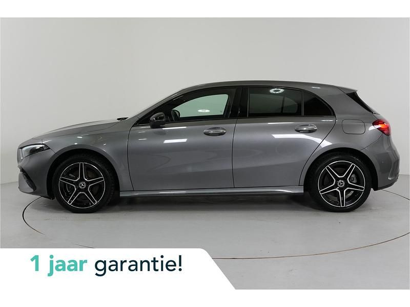 Grijs Gebruikt 2023 Mercedes A250 AMG line Hatchback | € 32.500 (Goede deal) - Afbeelding 1/4