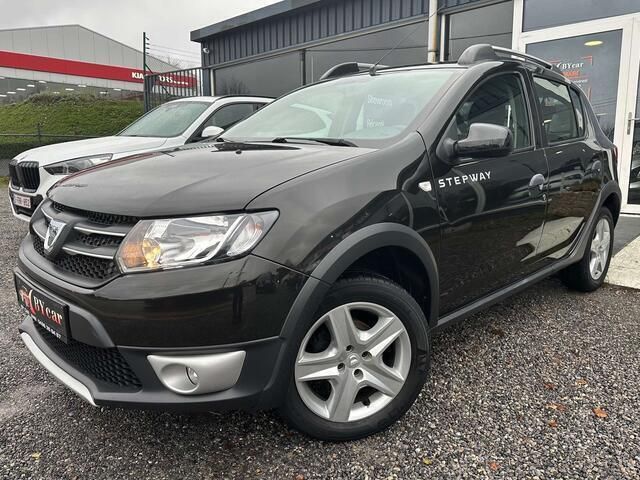 Zwart Gebruikt 2015 Dacia Sandero Hatchback | € 9.200 (Eerlijke prijs) - Afbeelding 1/4