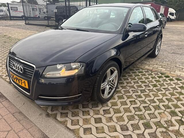 Blauw Gebruikt 2011 Audi A3 Sportback Attraction Hatchback | € 3.850 - Afbeelding 1/4