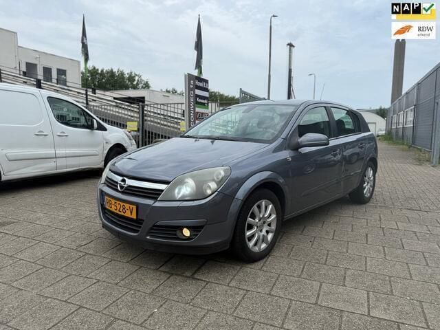 Grijs Gebruikt 2004 Opel Astra Elegance Hatchback | € 1.249 (Goede deal) - Afbeelding 1/4