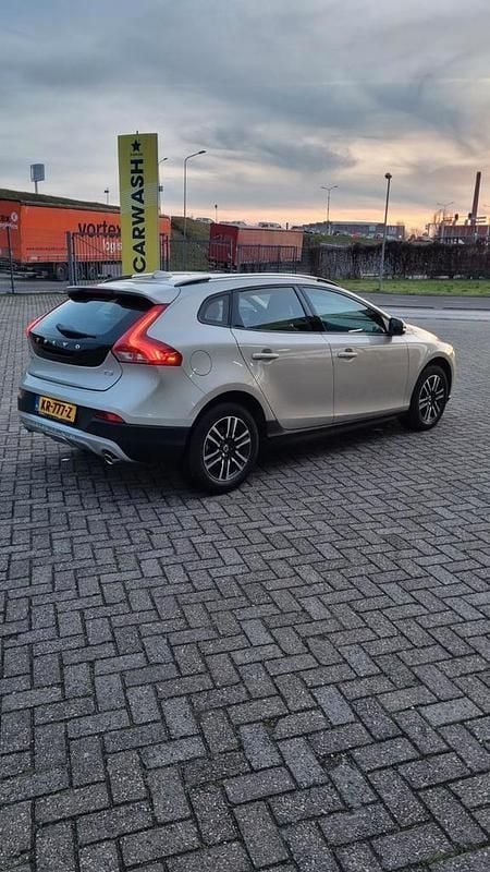 Gebruikt 2016 Volvo V40 CC Stationwagen | € 14.950 (Goede deal) - Afbeelding 1/4