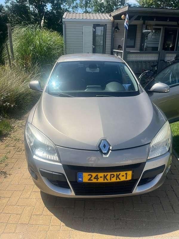 Beige Gebruikt 2010 Renault Mégane Coupé Business Coupé | € 2.550 (Super prijs) - Afbeelding 1/4