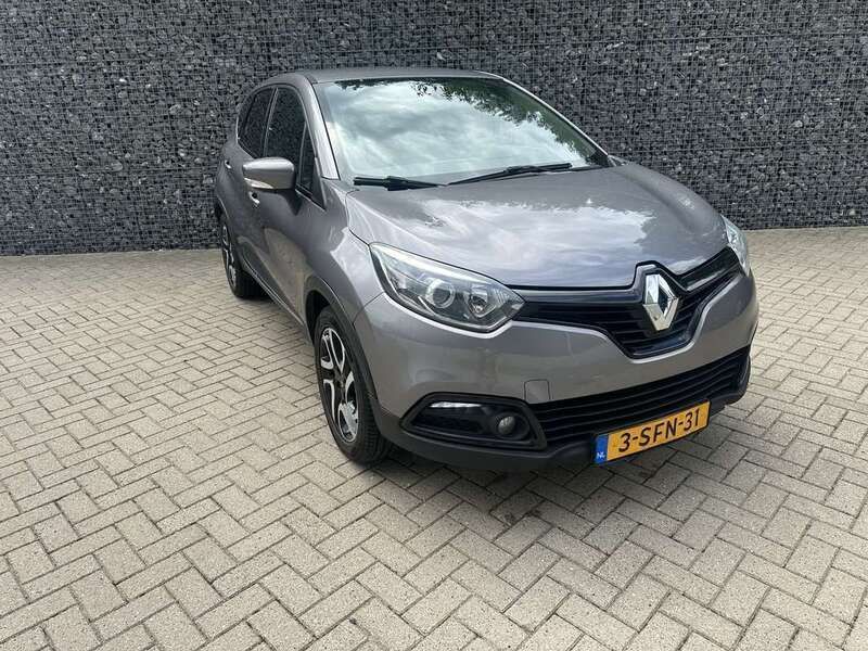 Grijs Gebruikt 2013 Renault Captur Dynamique SUV | € 7.250 (Eerlijke prijs) - Afbeelding 1/4