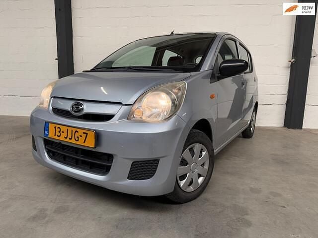 Grijs Gebruikt 2009 Daihatsu Cuore Hatchback | € 1.650 (Goede deal) - Afbeelding 1/4