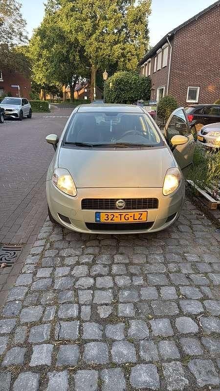 Groen Gebruikt 2006 Fiat Punto Hatchback | € 3.000 (Duur) - Afbeelding 1/4