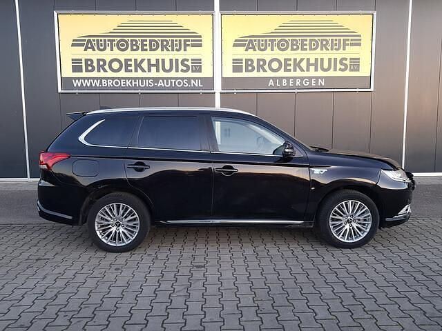 Occasion Mitsubishi Outlander Intense 177 PK (130 kW) 2019 Zwart SUV