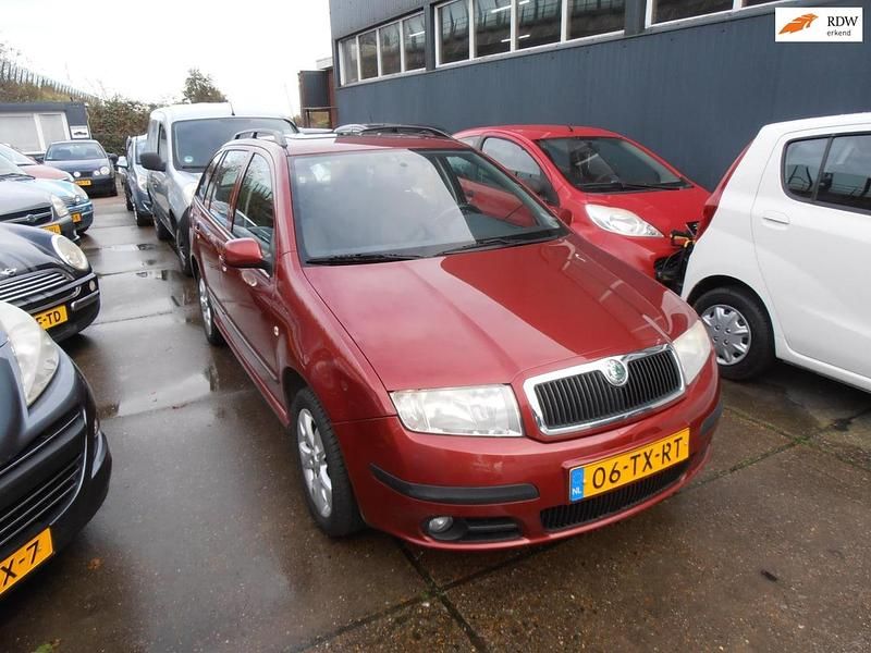 Rood Gebruikt 2007 Skoda Fabia Stationwagen | € 1.250 (Goede deal) - Afbeelding 1/4