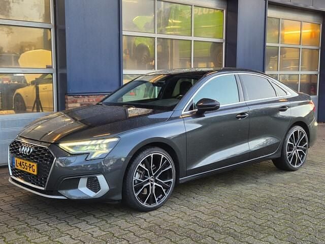Grijs Gebruikt 2021 Audi A3 Sedan | € 26.950 (Eerlijke prijs) - Afbeelding 1/3